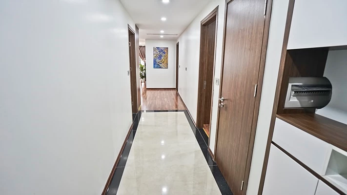 Good quality 3 bedroom apartment for rent now in Xuan Dieu, Quang An