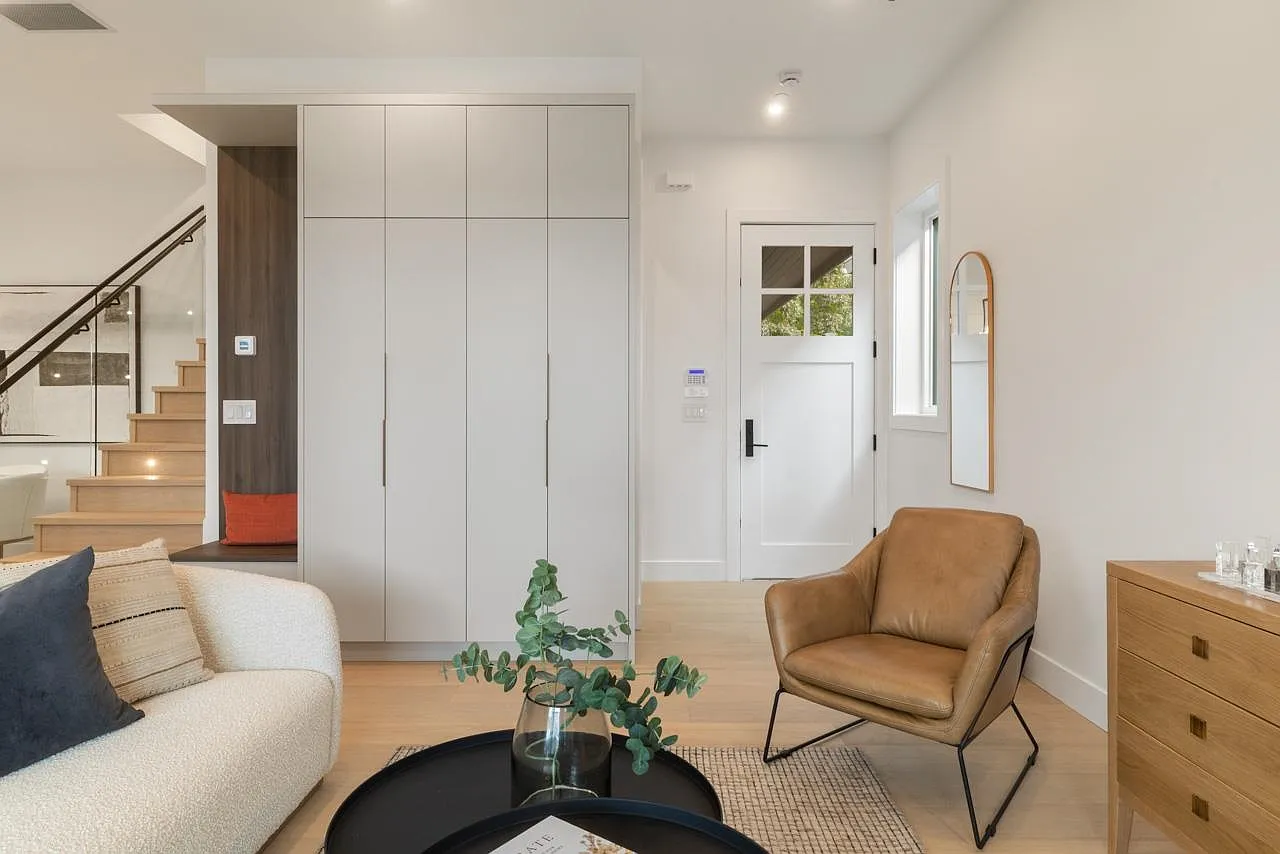 514 - 408 East Columbia